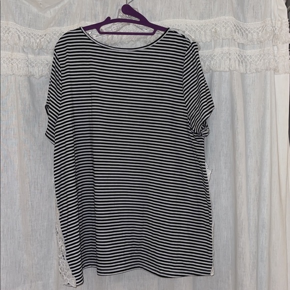 Striped Tee w/ Lace Detail - Picture 2 of 2